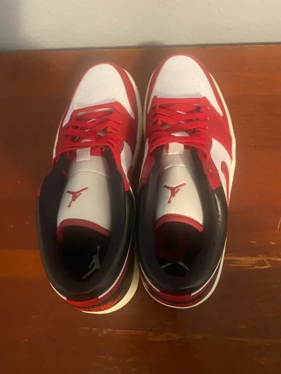 Jordan Women's Low-Top Sneakers in Red, White & Black Air Jordan Nike - Picture 3 of 8